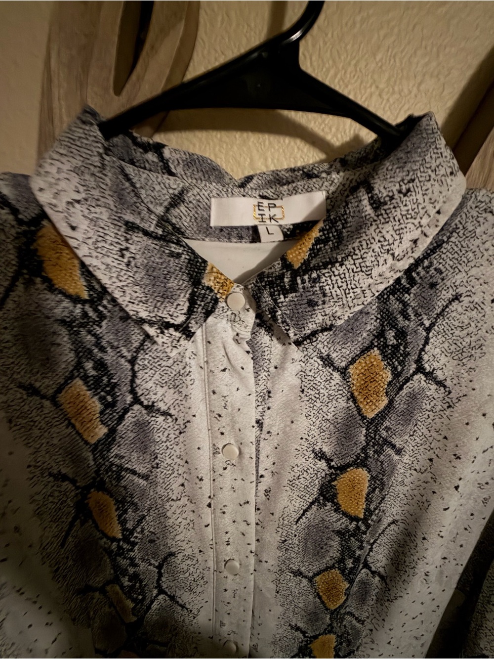 Snake-Print Long Sleeve Shirt Dress - White/Gray with Yellow Accents - Picture 3 of 5